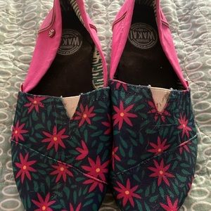 Wakai - Japanese TOMS- size 40a- canvas flats